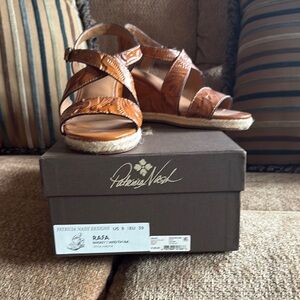 Patricia Nash Women's Tan Sandals